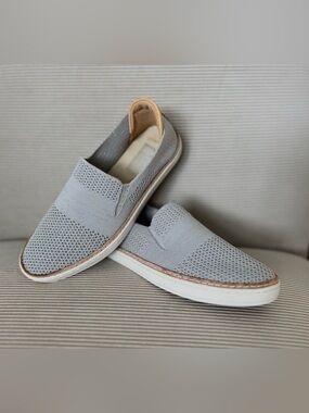UGG women's Sammy slip-on sneakers size 7